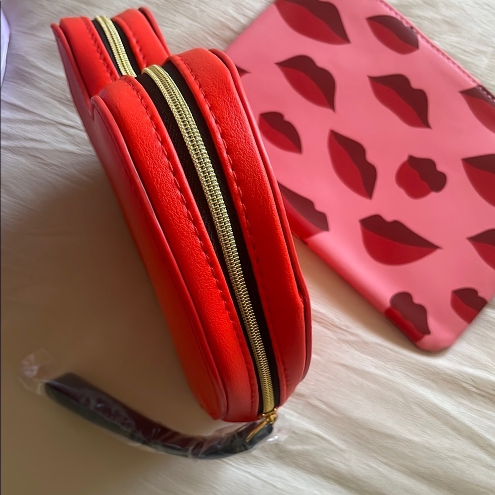IPSY Heart-Shaped Red Women's cosmetic Bag-brush bundle - Picture 2 of 6